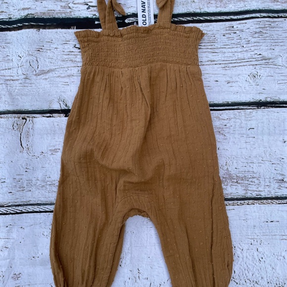 Smocked tie knot baby romper NWT size 6-12 months - Picture 2 of 9